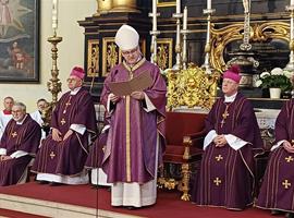 Mše svatá za papeže v katedrále sv. Štěpána 